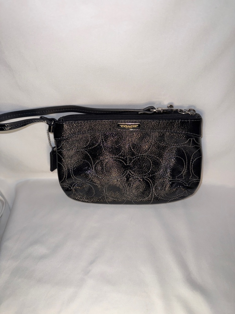 Coach Signature Poppy “C” Black Patent Leather Wristlet EUC